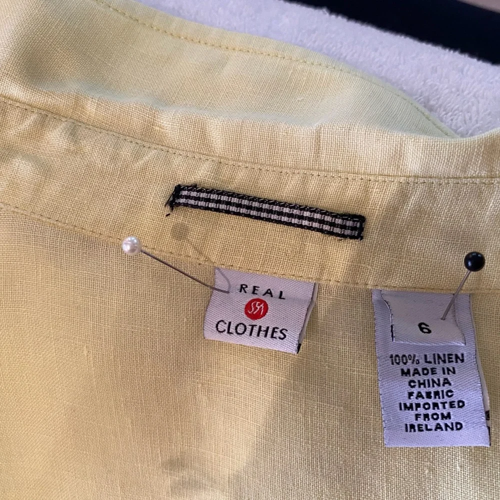 Pale Yellow Saks Real Clothes Button Down Blouse. Size 6 - Picture 6 of 6